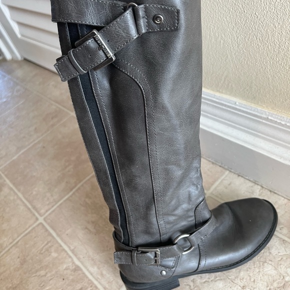 =FABULOUS! G BY GUESS Gray Boots Sz 6M= - Picture 4 of 6